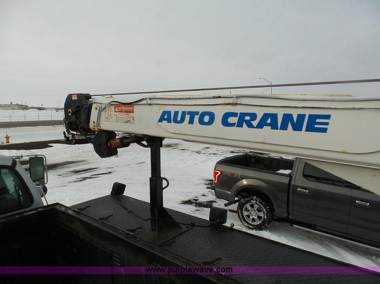 image for item BH9436 2004 Ford F650 Super Duty service truck with crane