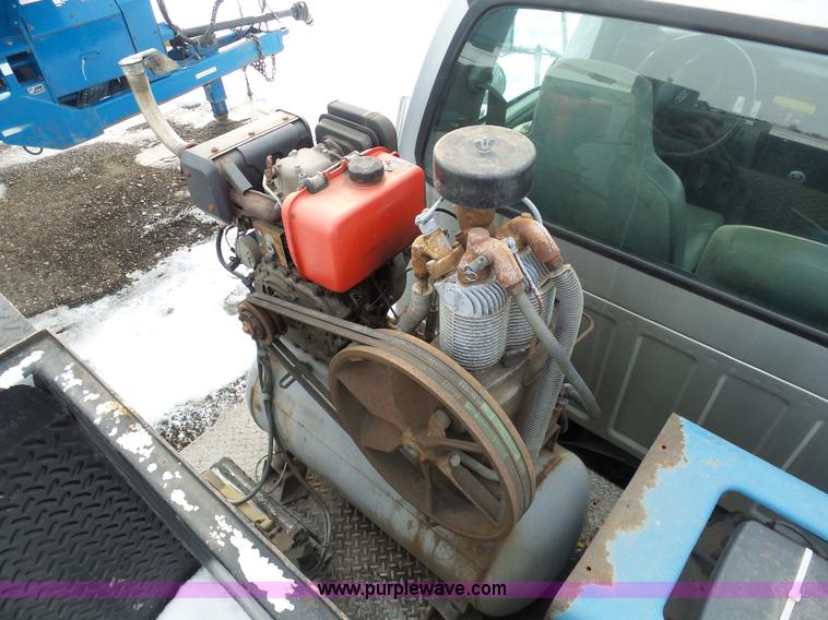 image for item BH9436 2004 Ford F650 Super Duty service truck with crane