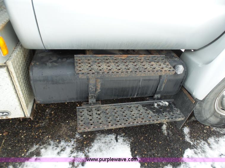 image for item BH9436 2004 Ford F650 Super Duty service truck with crane