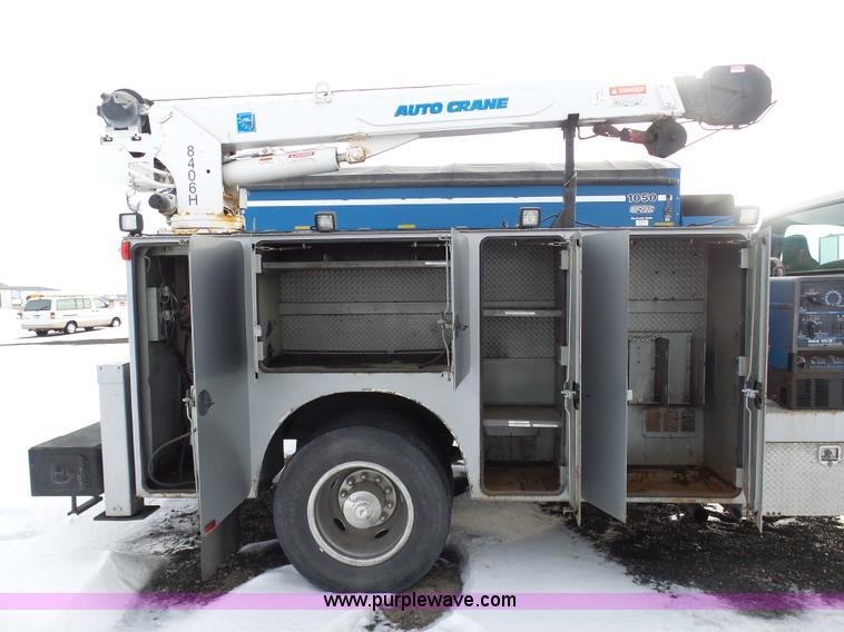 image for item BH9436 2004 Ford F650 Super Duty service truck with crane