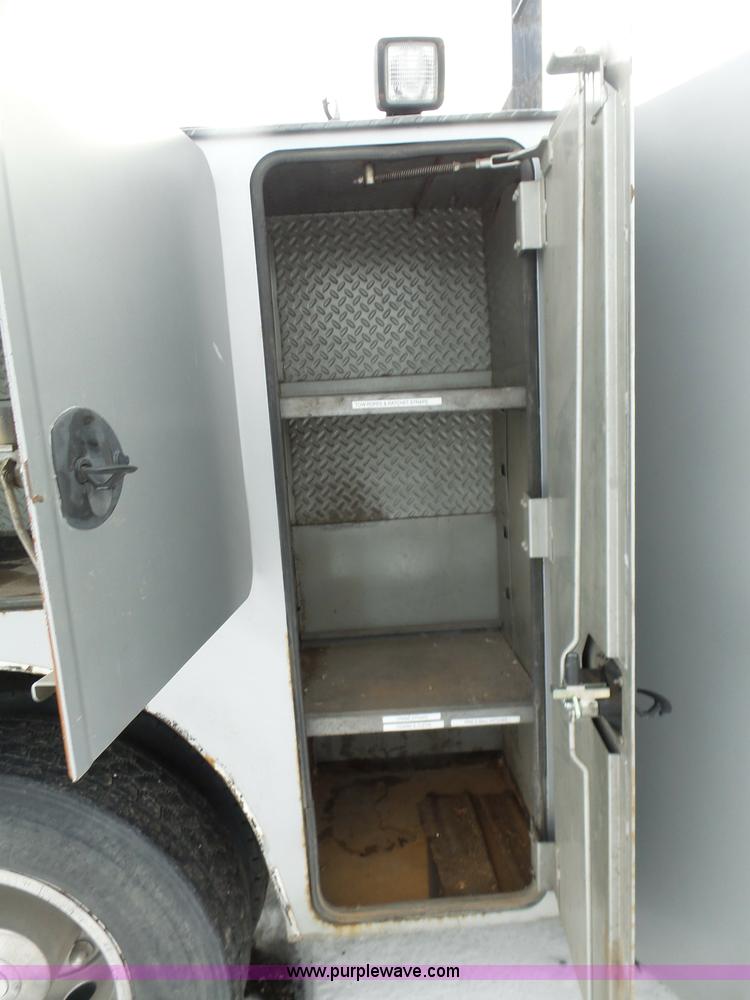 image for item BH9436 2004 Ford F650 Super Duty service truck with crane