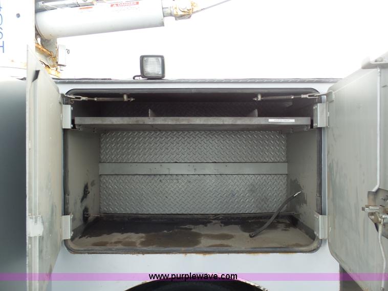 image for item BH9436 2004 Ford F650 Super Duty service truck with crane