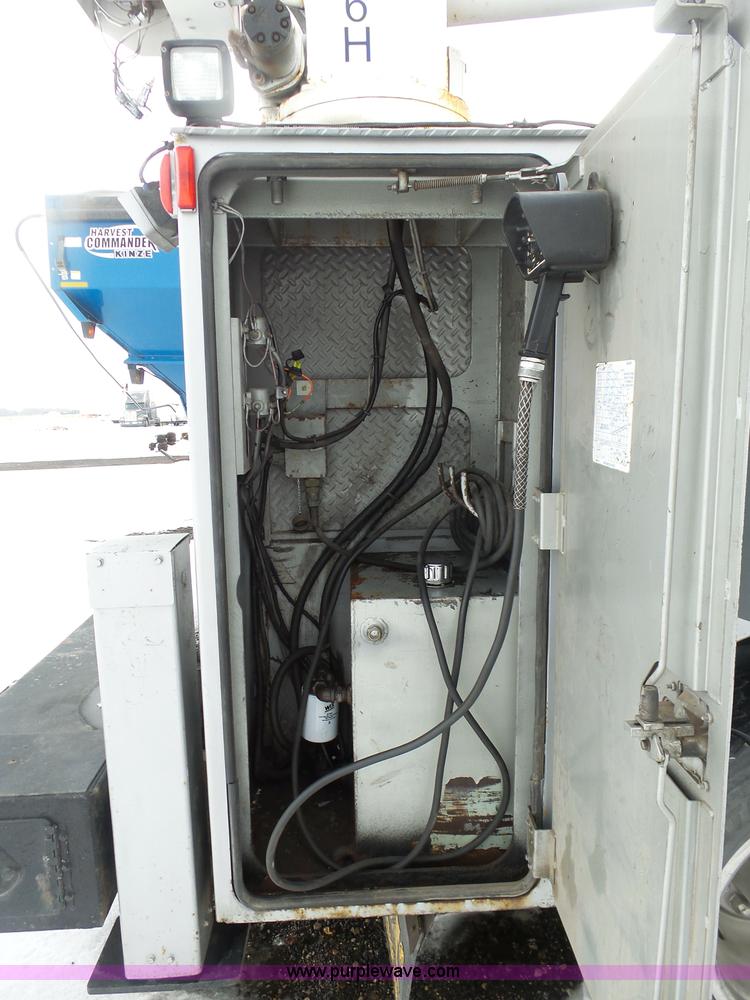 image for item BH9436 2004 Ford F650 Super Duty service truck with crane