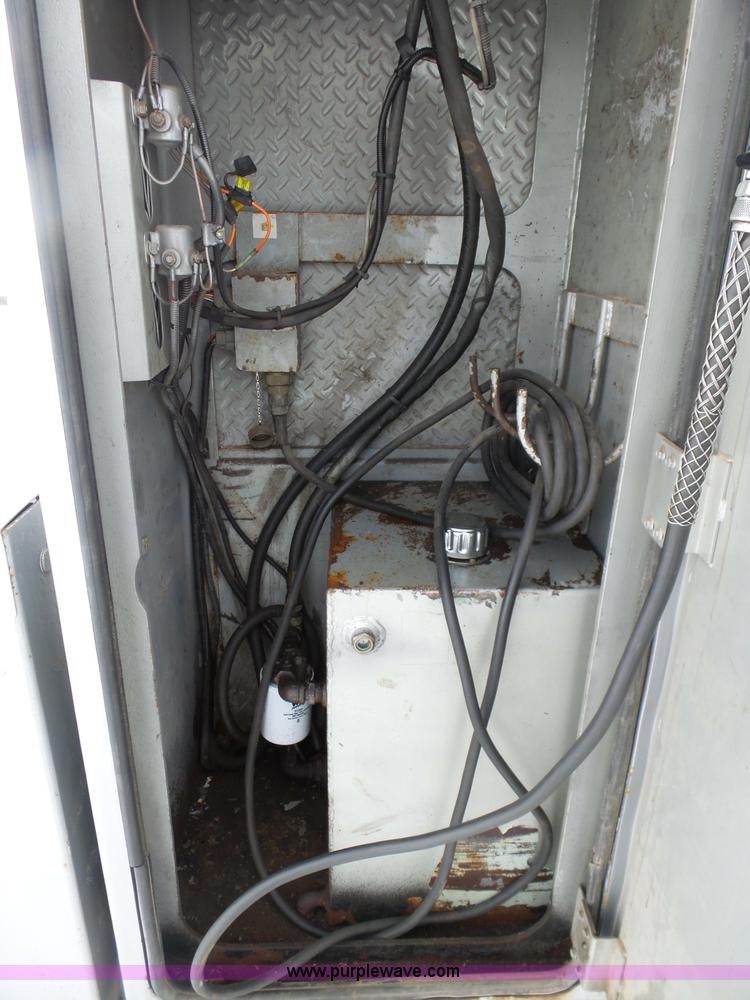 image for item BH9436 2004 Ford F650 Super Duty service truck with crane