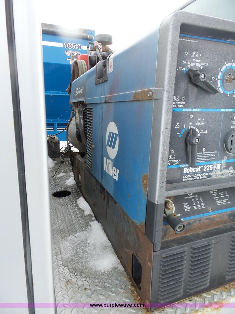 image for item BH9436 2004 Ford F650 Super Duty service truck with crane