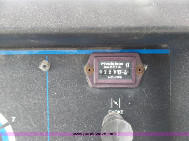 image for item BH9436 2004 Ford F650 Super Duty service truck with crane