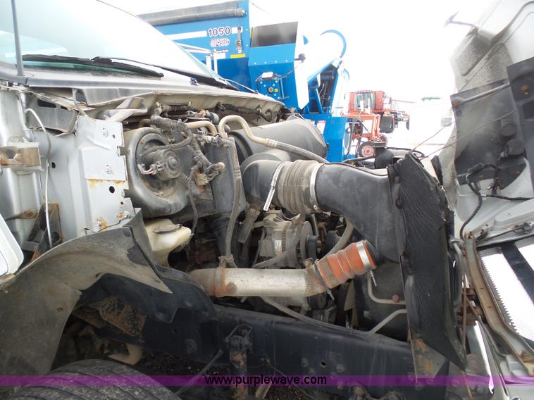 image for item BH9436 2004 Ford F650 Super Duty service truck with crane