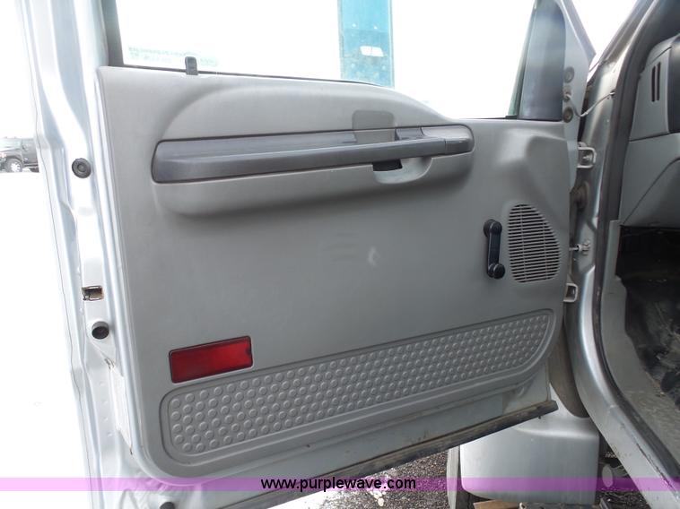 image for item BH9436 2004 Ford F650 Super Duty service truck with crane