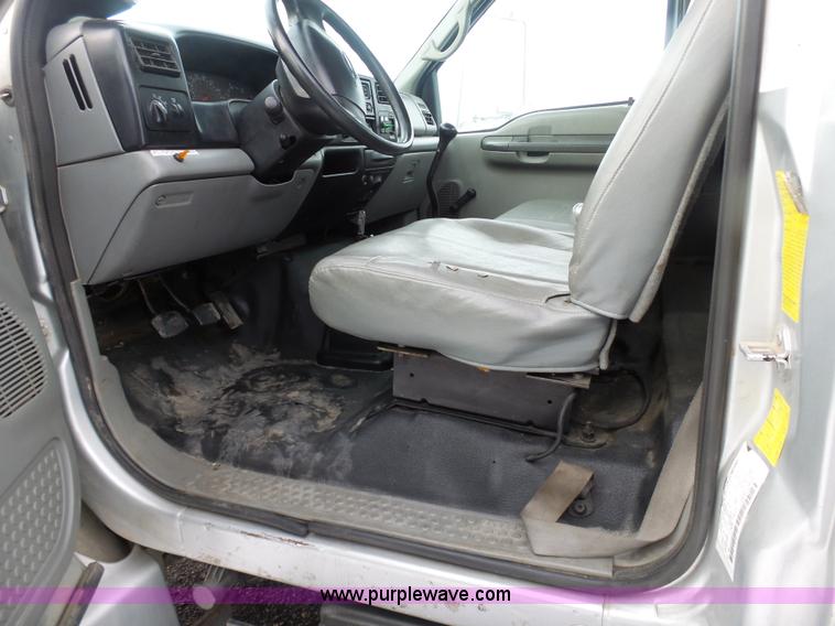 image for item BH9436 2004 Ford F650 Super Duty service truck with crane