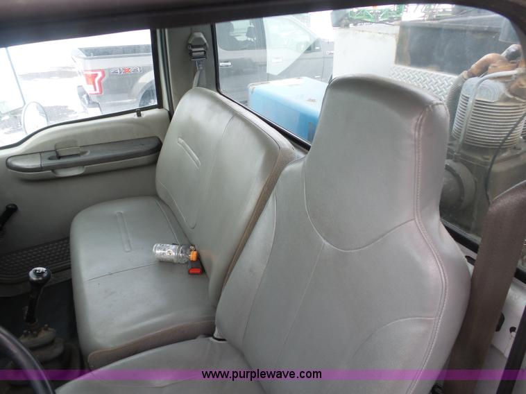 image for item BH9436 2004 Ford F650 Super Duty service truck with crane