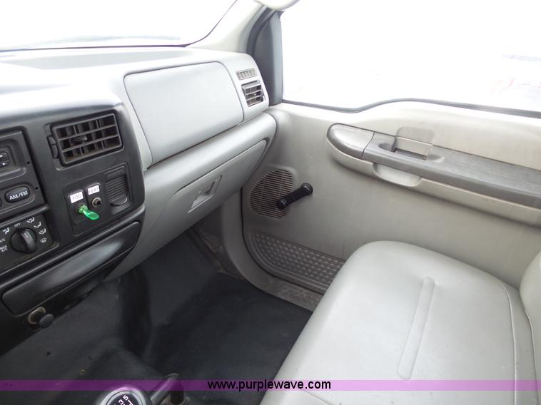 image for item BH9436 2004 Ford F650 Super Duty service truck with crane