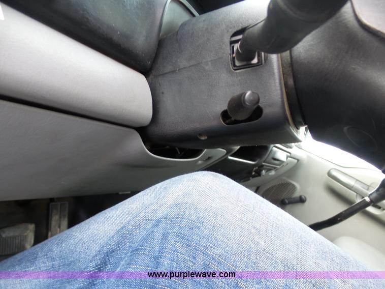 image for item BH9436 2004 Ford F650 Super Duty service truck with crane