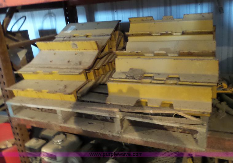 image for item BL9672 (50) Caterpillar dozer track pads