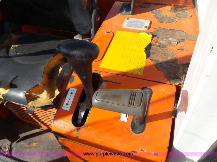 image for item F1161 2000 Daewoo DD80L dozer