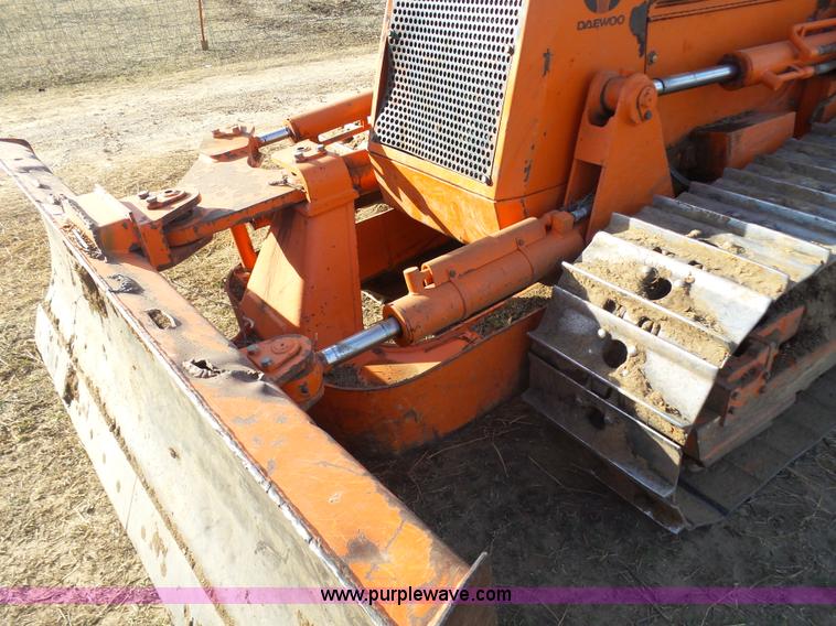 image for item F1161 2000 Daewoo DD80L dozer