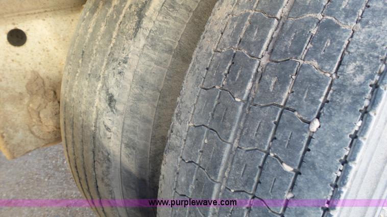 image for item J1280 2013 CTS BDT-40 bottom dump trailer