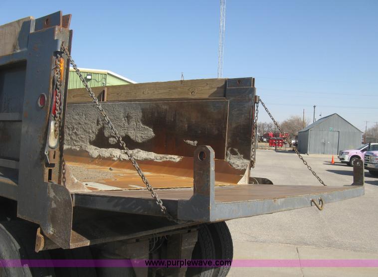 image for item J2906 2008 Peterbilt 340 dump truck