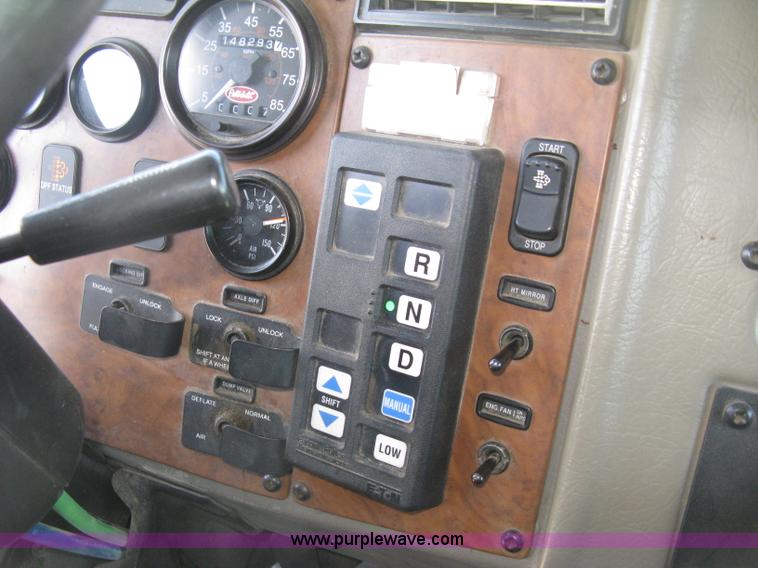 image for item J2906 2008 Peterbilt 340 dump truck