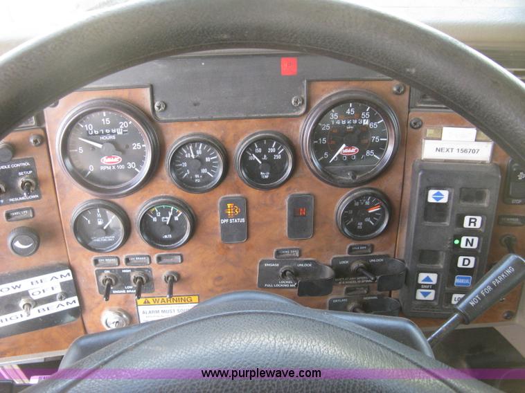 image for item J2906 2008 Peterbilt 340 dump truck