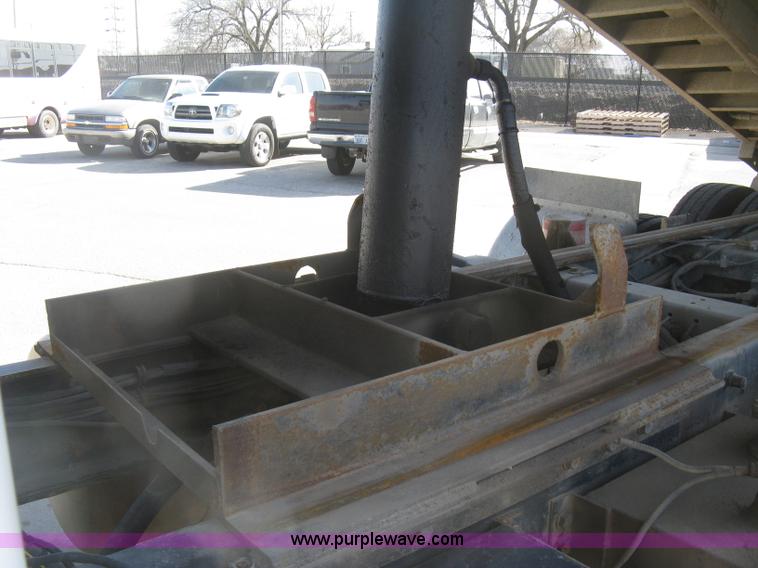 image for item J2906 2008 Peterbilt 340 dump truck