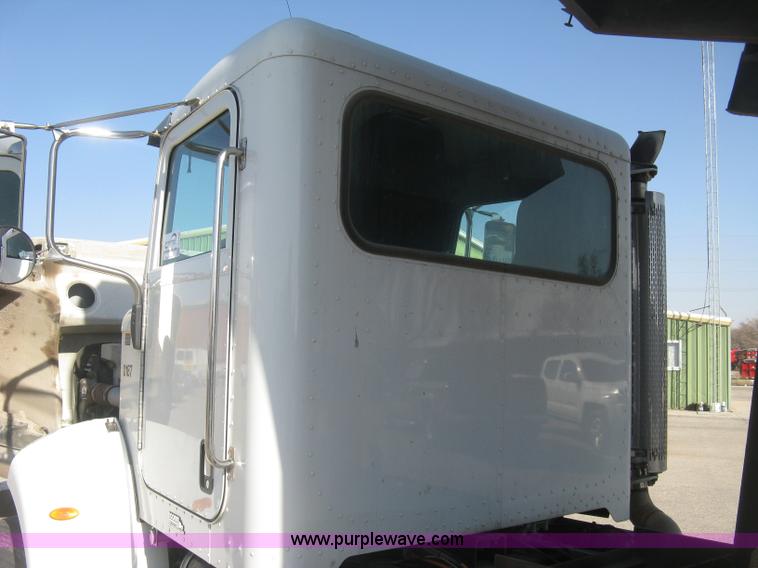 image for item J2906 2008 Peterbilt 340 dump truck