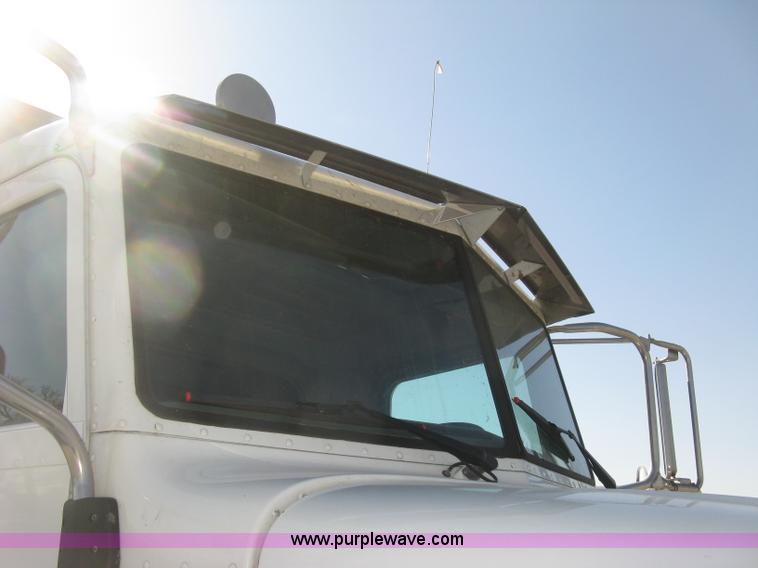 image for item J2906 2008 Peterbilt 340 dump truck