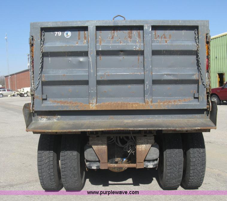 image for item J2909 2008 Peterbilt 340 dump truck