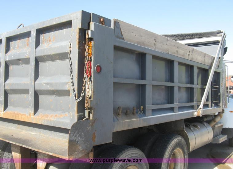 image for item J2909 2008 Peterbilt 340 dump truck
