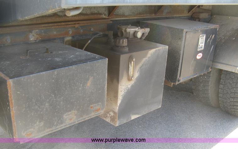 image for item J2909 2008 Peterbilt 340 dump truck