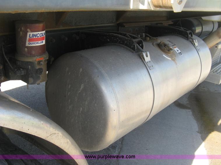 image for item J2909 2008 Peterbilt 340 dump truck