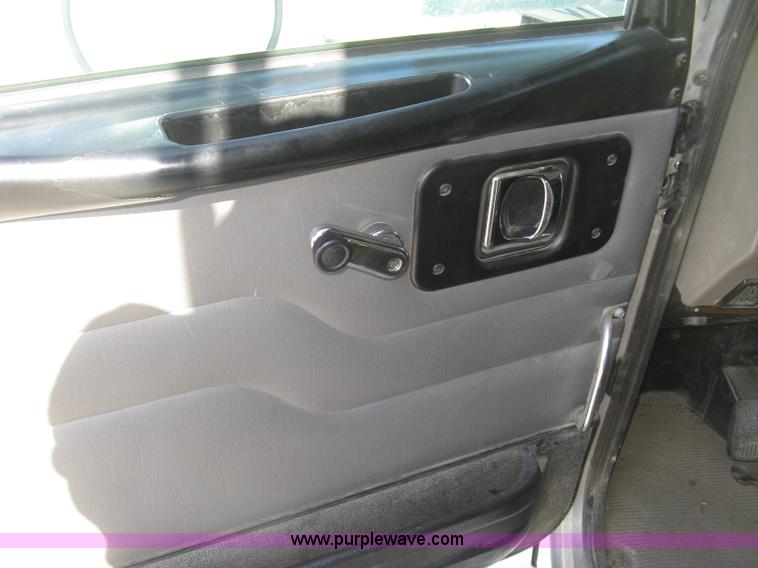 image for item J2909 2008 Peterbilt 340 dump truck