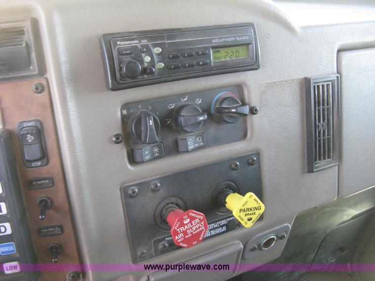 image for item J2909 2008 Peterbilt 340 dump truck