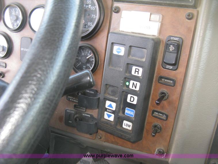 image for item J2909 2008 Peterbilt 340 dump truck