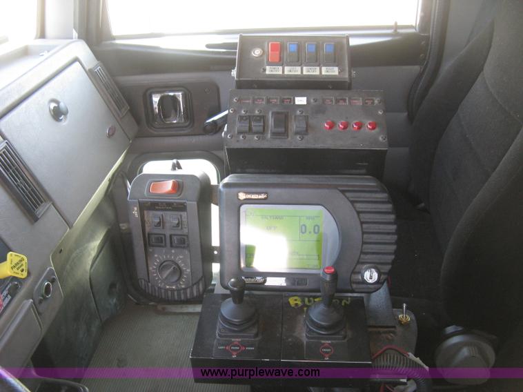 image for item J2909 2008 Peterbilt 340 dump truck