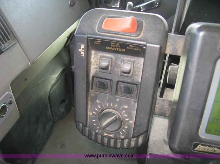 image for item J2909 2008 Peterbilt 340 dump truck