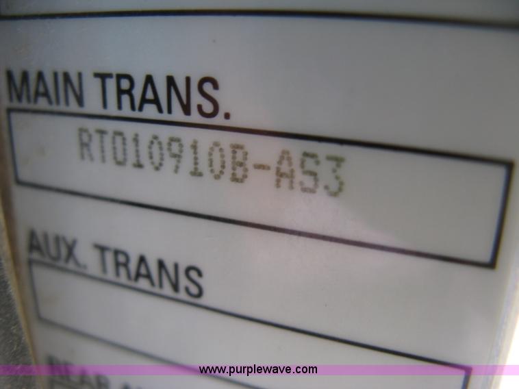 image for item J2909 2008 Peterbilt 340 dump truck