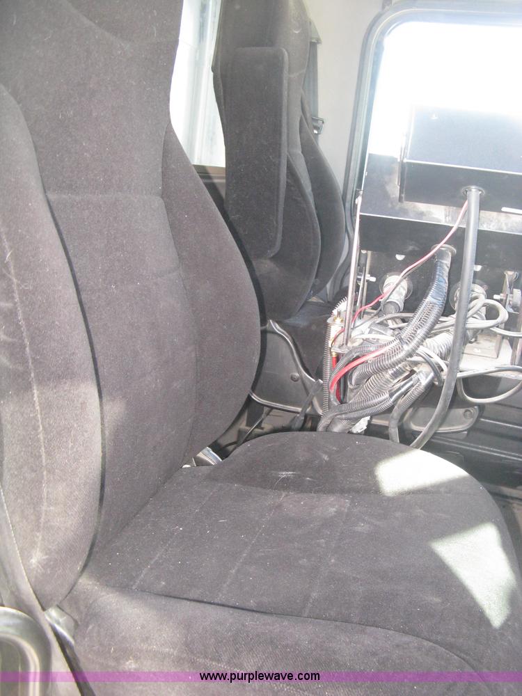 image for item J2909 2008 Peterbilt 340 dump truck