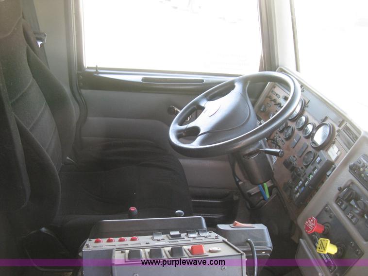 image for item J2909 2008 Peterbilt 340 dump truck