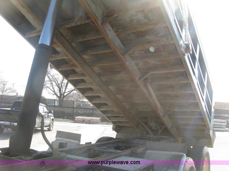 image for item J2909 2008 Peterbilt 340 dump truck