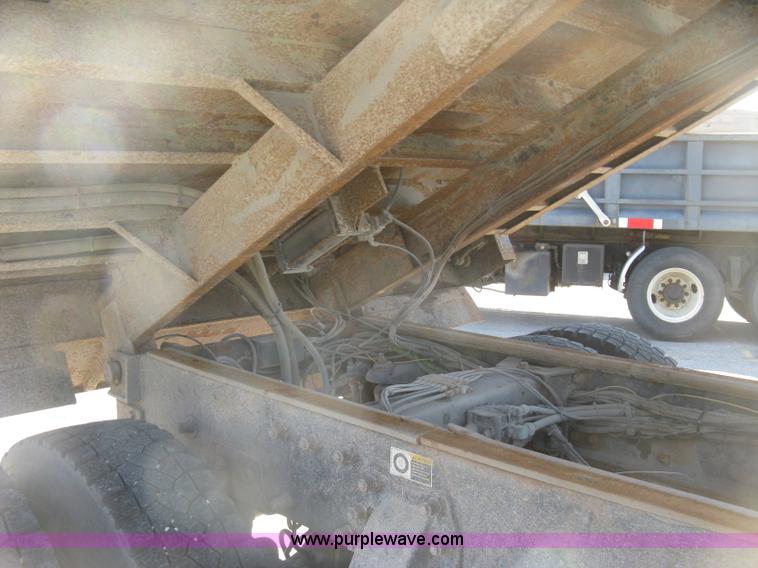 image for item J2909 2008 Peterbilt 340 dump truck