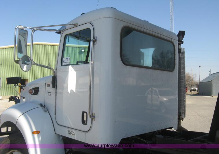 image for item J2909 2008 Peterbilt 340 dump truck