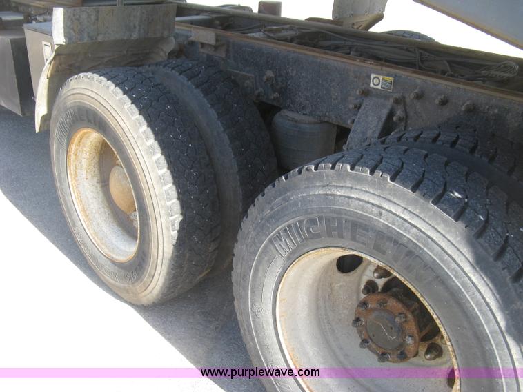 image for item J2909 2008 Peterbilt 340 dump truck