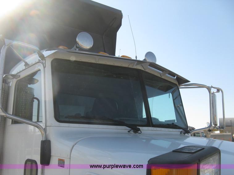 image for item J2909 2008 Peterbilt 340 dump truck