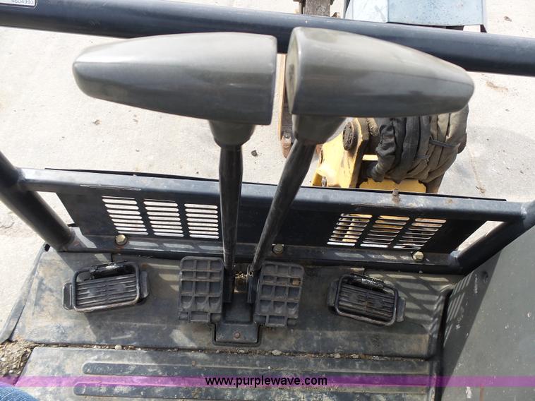 image for item J4248 2007 John Deere 27D compact excavator
