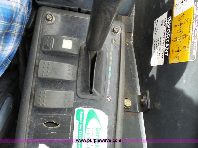image for item J4248 2007 John Deere 27D compact excavator