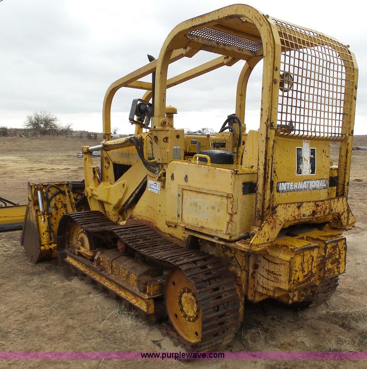 image for item J6225 1976 International 125E loader