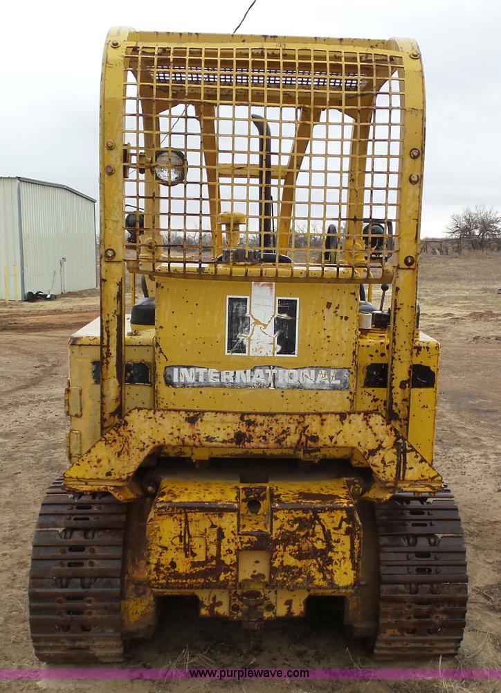 image for item J6225 1976 International 125E loader