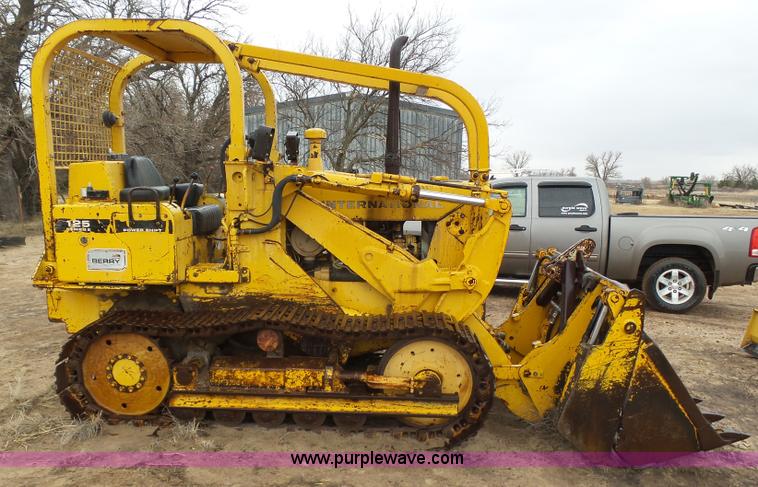 image for item J6225 1976 International 125E loader