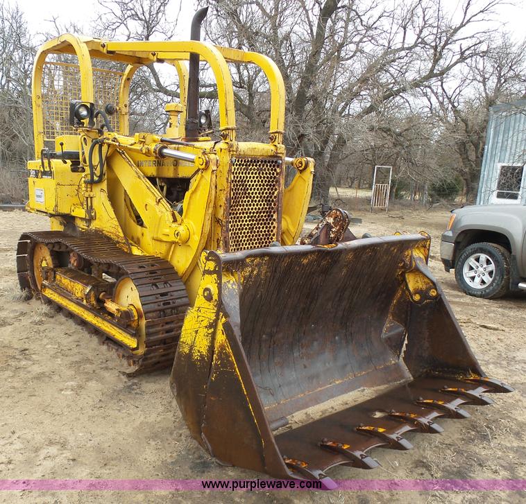 image for item J6225 1976 International 125E loader
