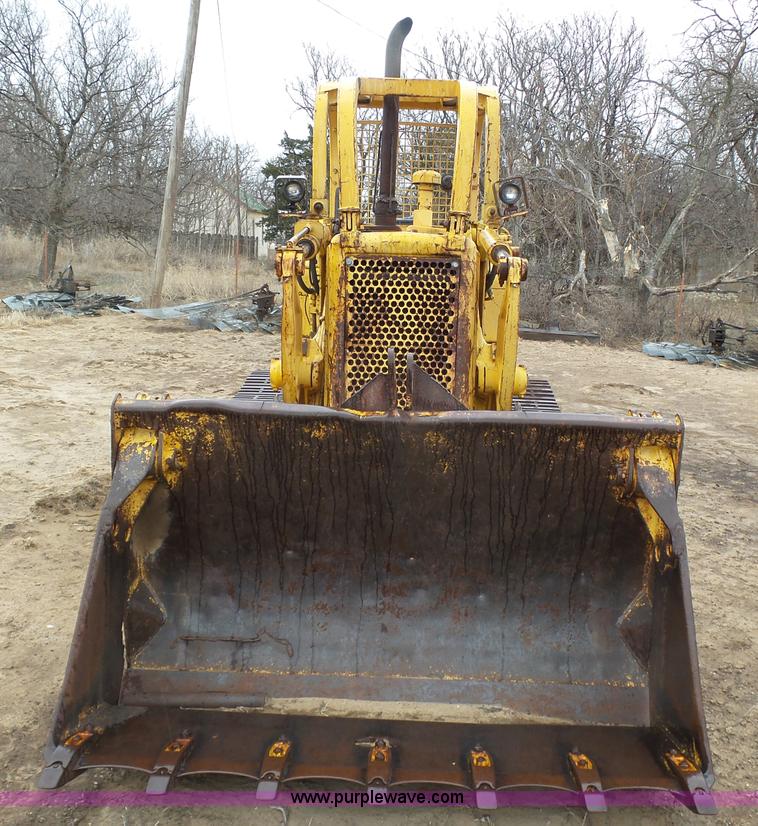 image for item J6225 1976 International 125E loader